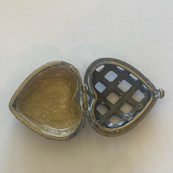 Vintage Jay Strongwater lattice heart trinket box. - Picture 3 of 7